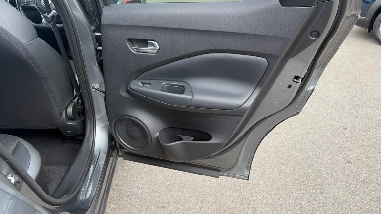 Nissan Juke 1.0 DiG-T 114 N-Connecta 5dr Petrol Hatchback